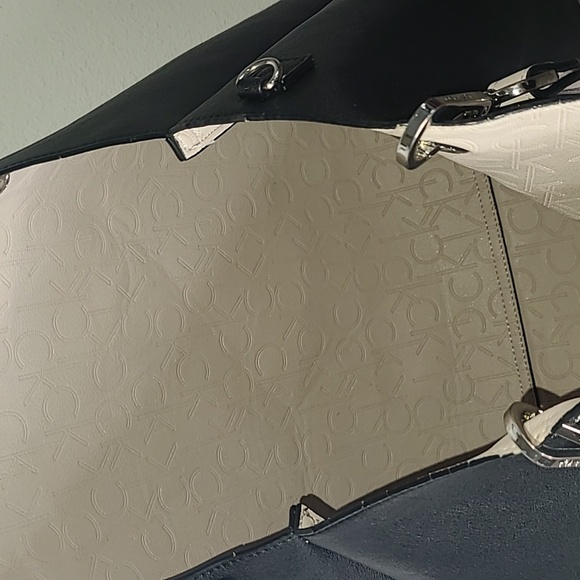 Calvin Klein Revsibe Tote Bag - Picture 6 of 9
